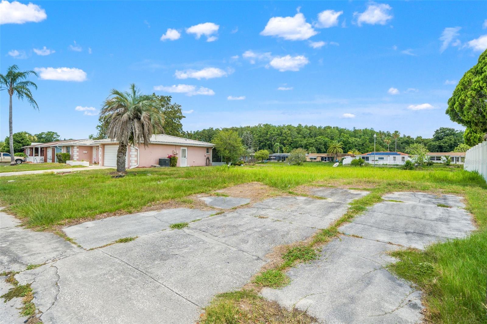 7211 ASHWOOD DR