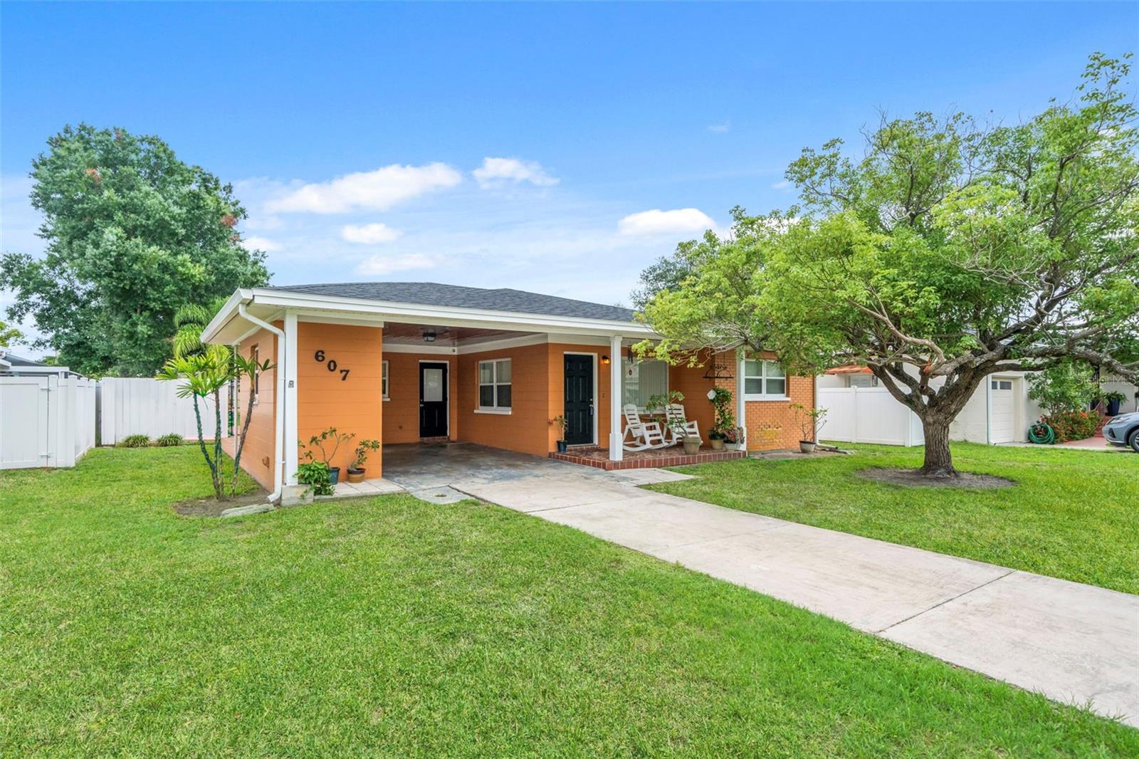 607 N LINCOLN AVE