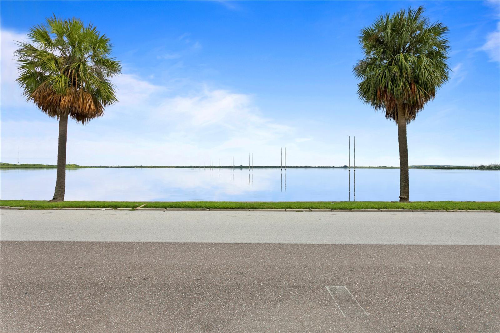 1303 S BERMUDA BLVD