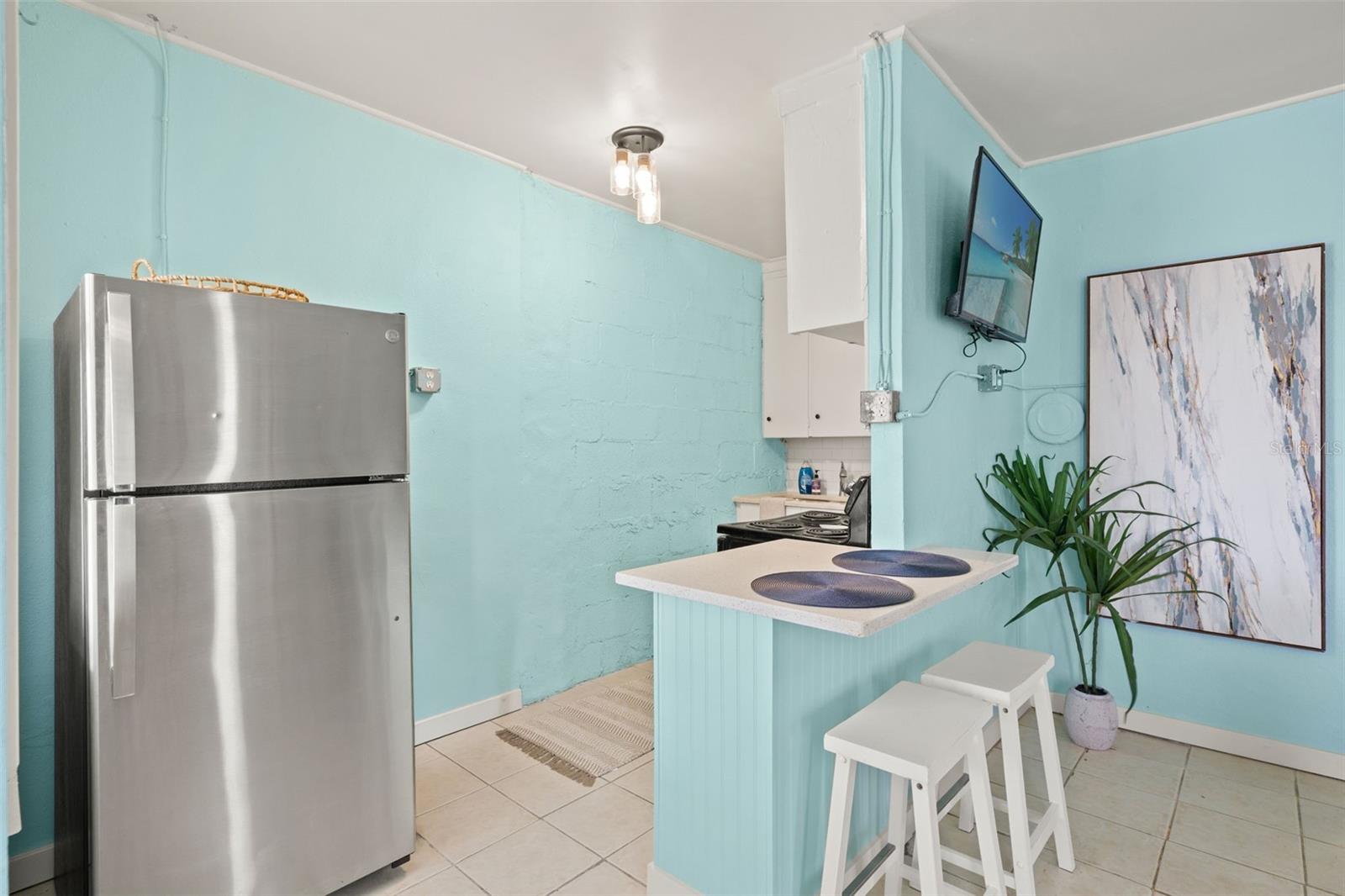 1303 S BERMUDA BLVD