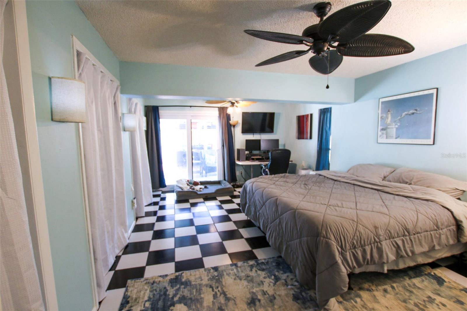 1462 CAROLYN LN