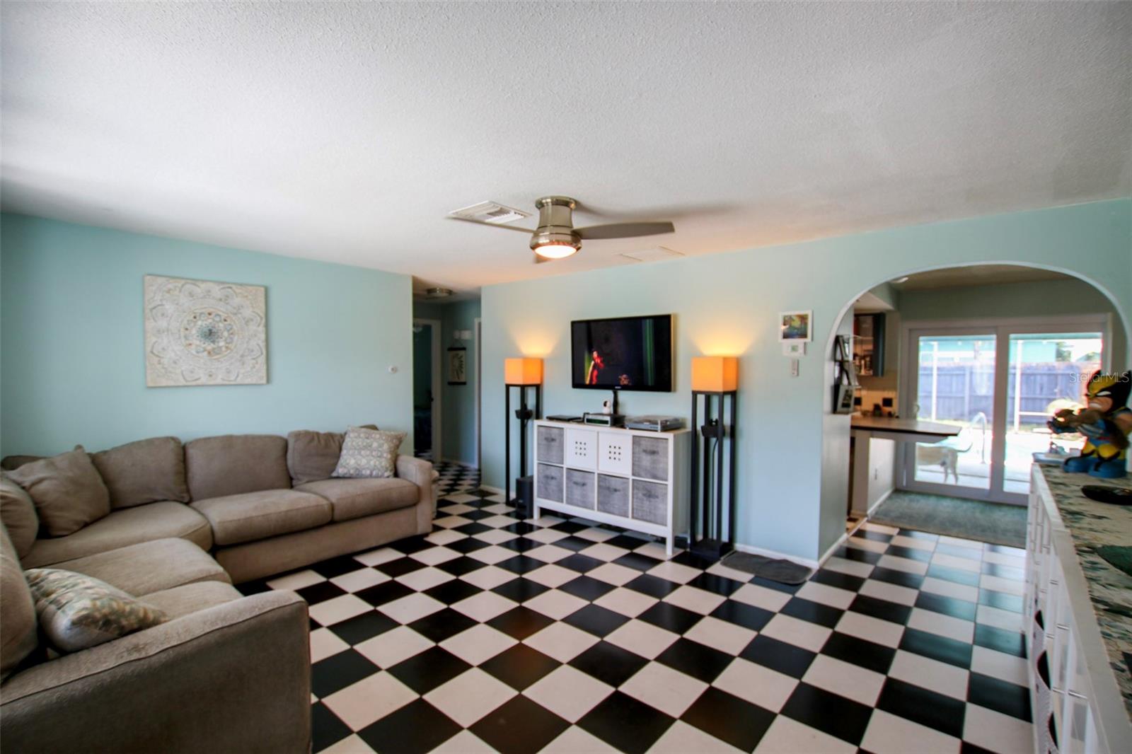 1462 CAROLYN LN