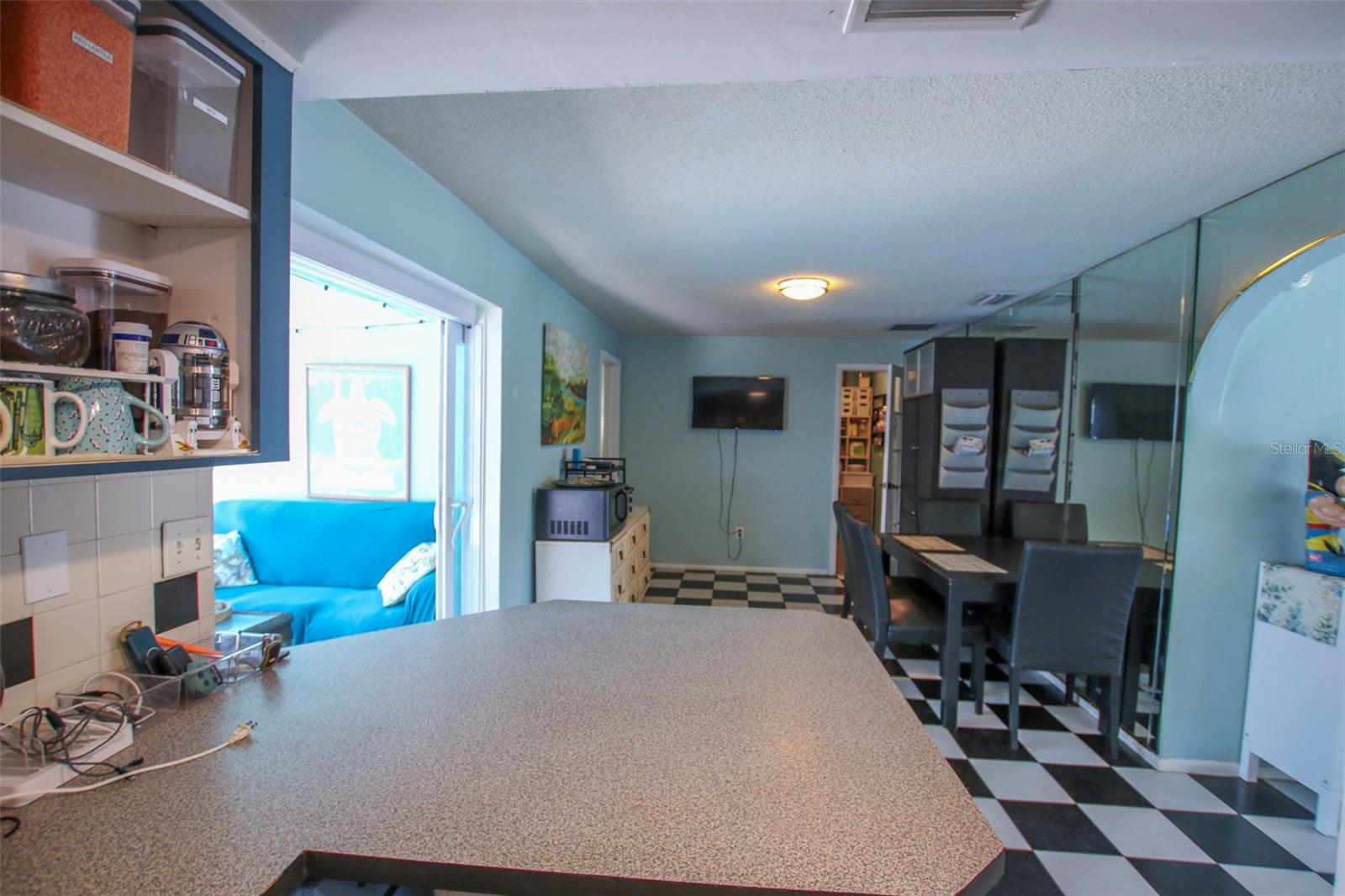 1462 CAROLYN LN