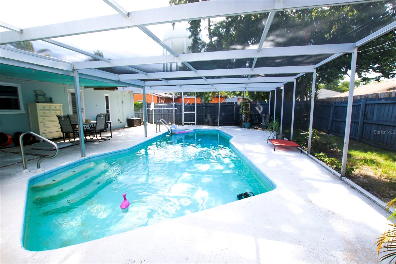1462 CAROLYN LN
