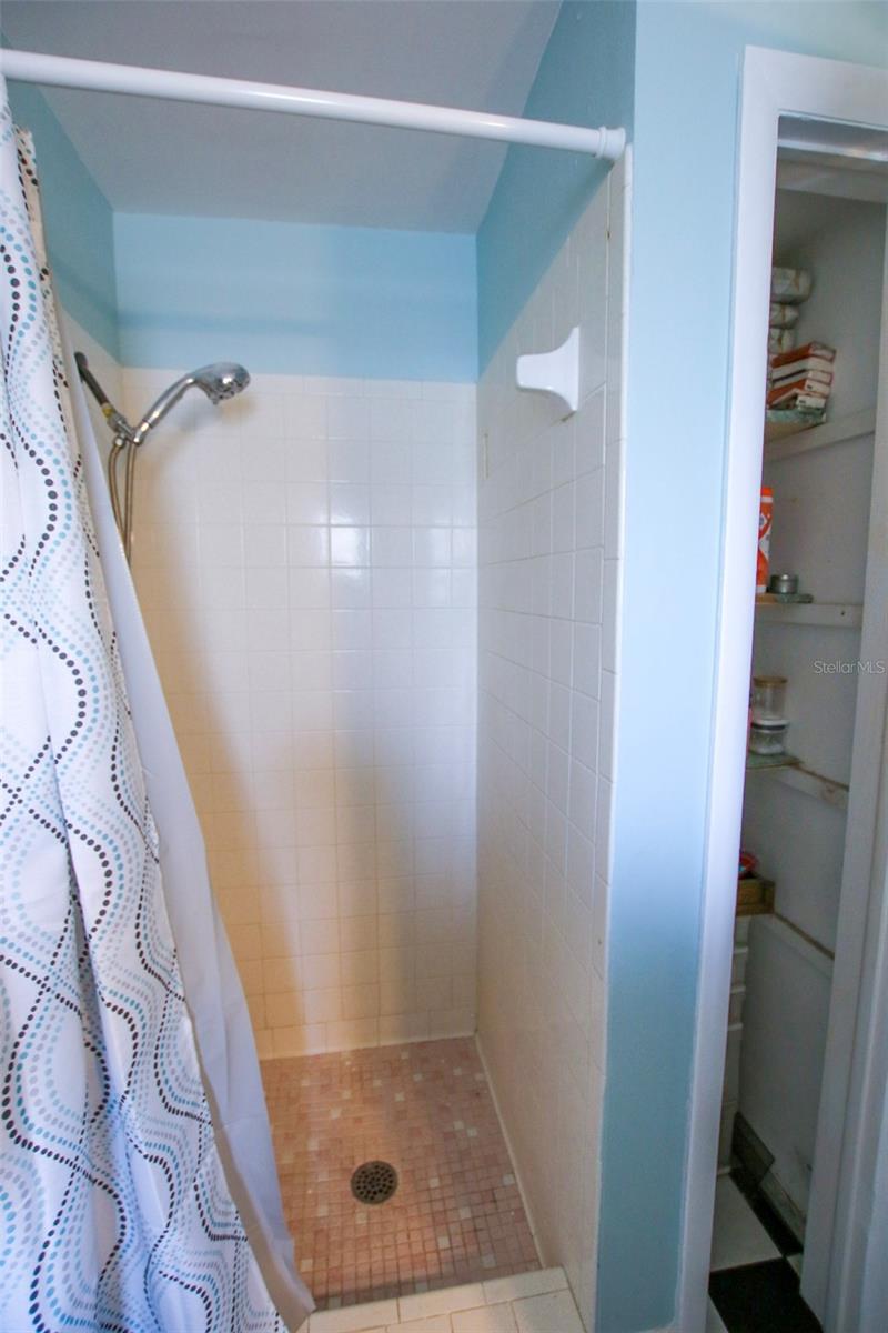 1462 CAROLYN LN