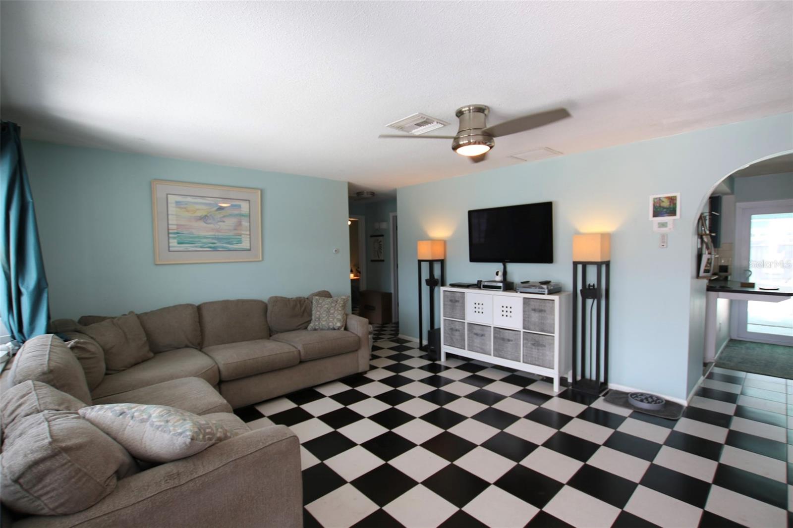 1462 CAROLYN LN