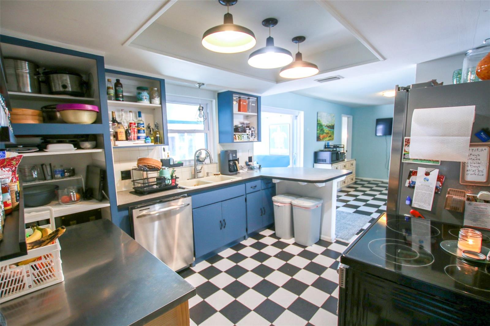 1462 CAROLYN LN