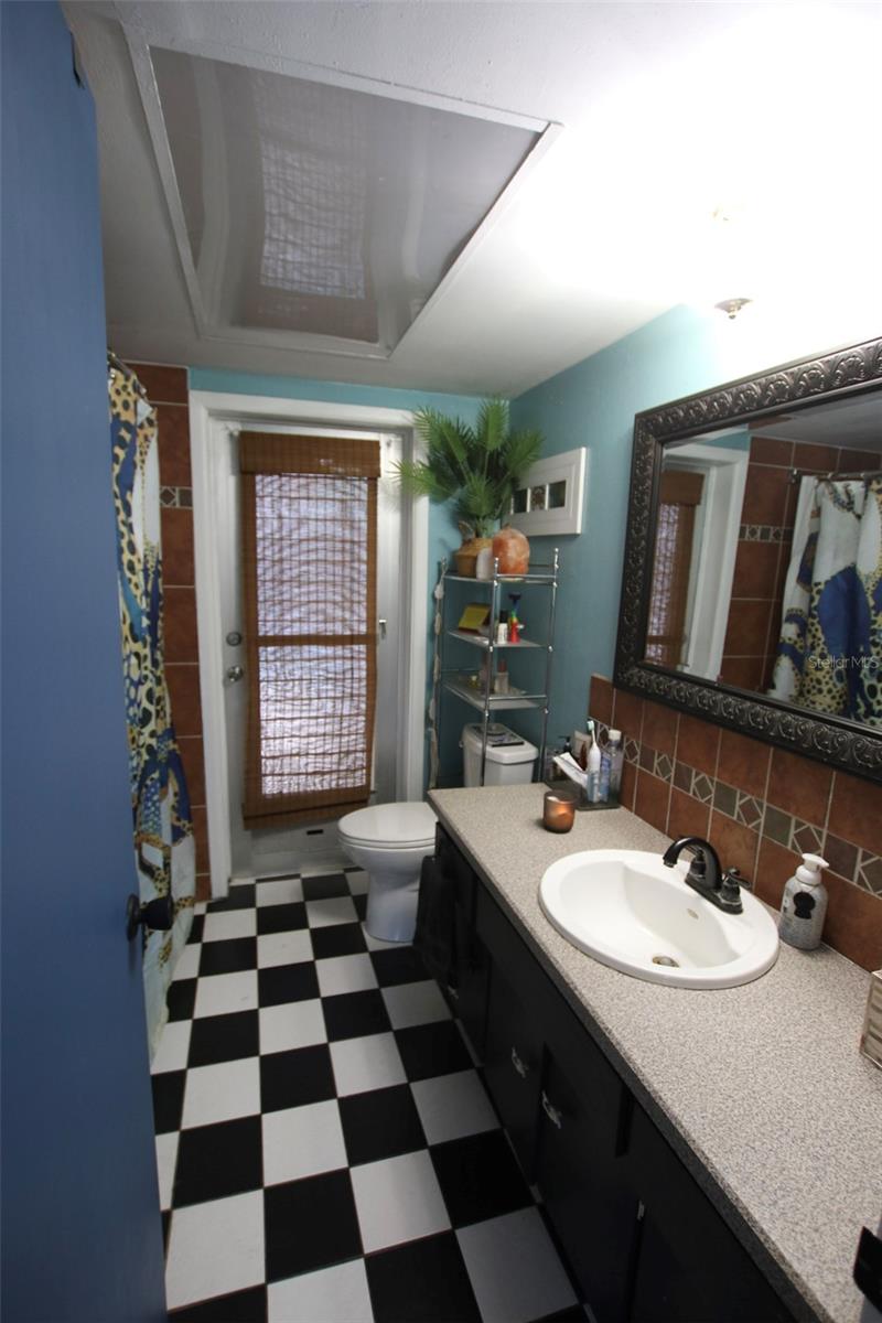 1462 CAROLYN LN