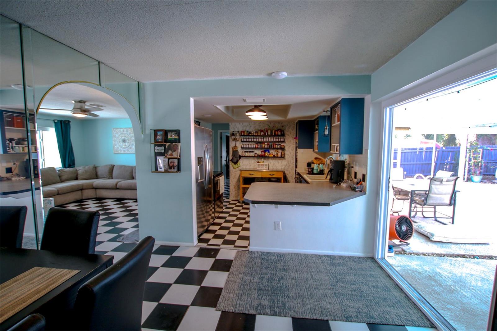 1462 CAROLYN LN