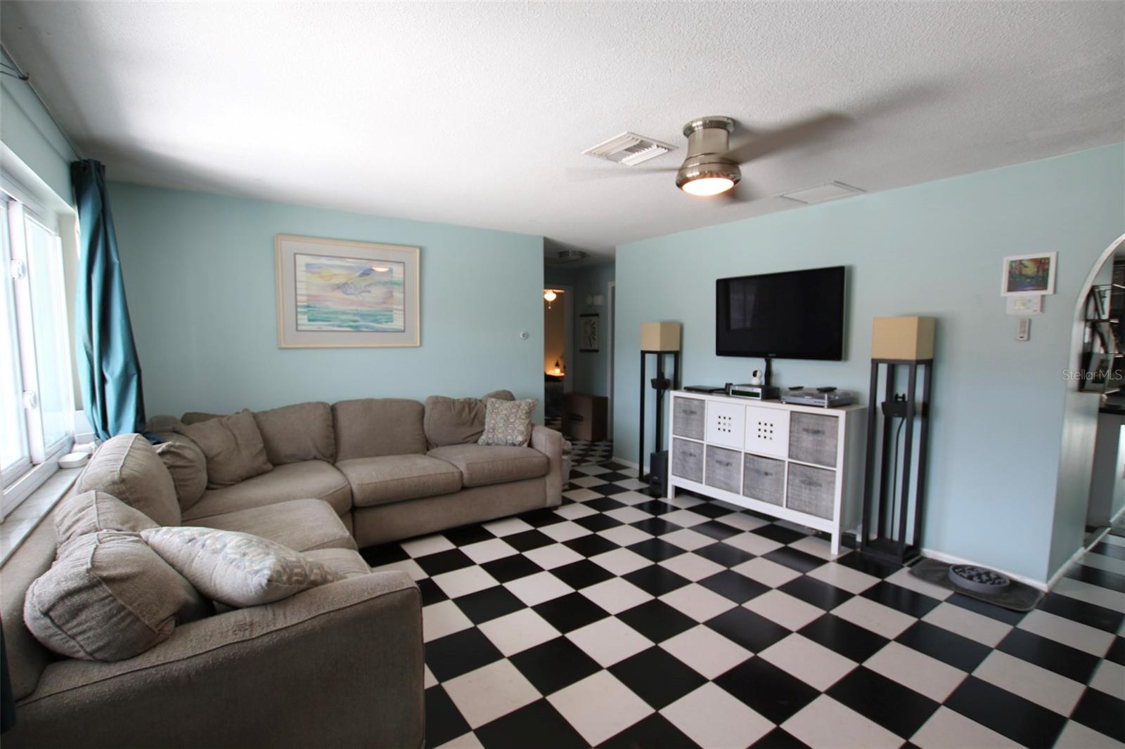 1462 CAROLYN LN