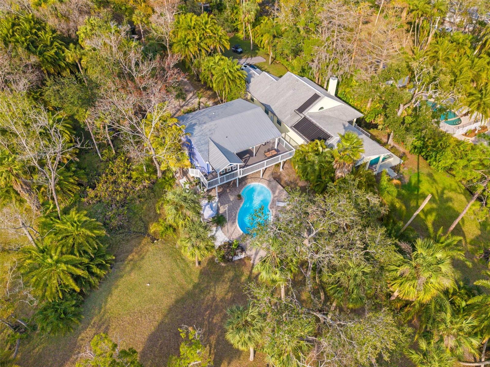 906 W HENRY AVE