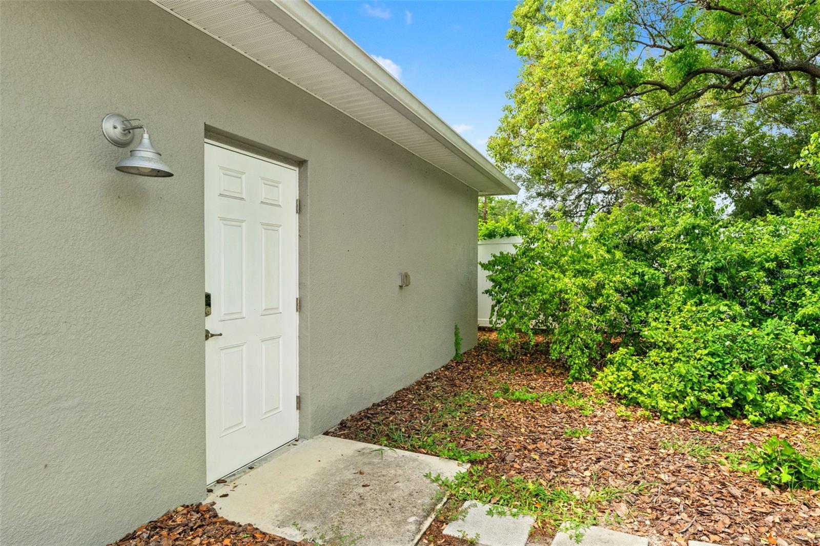 7801 N HIGHLAND AVE