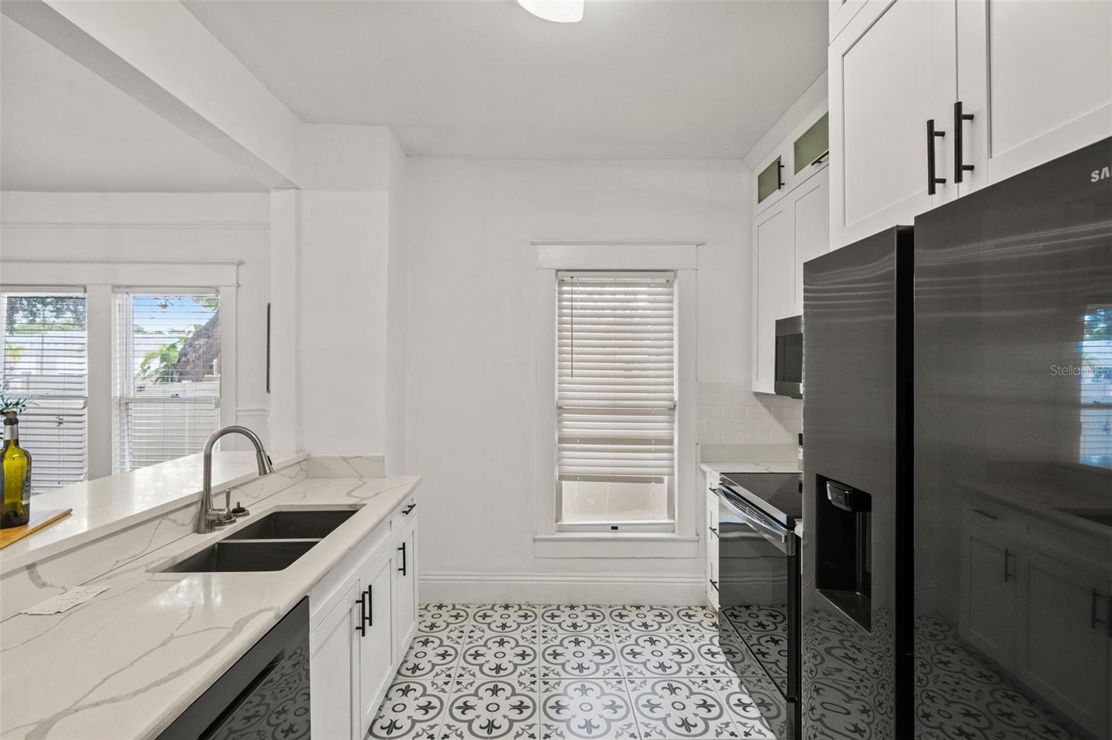 102 W NORTH ST
