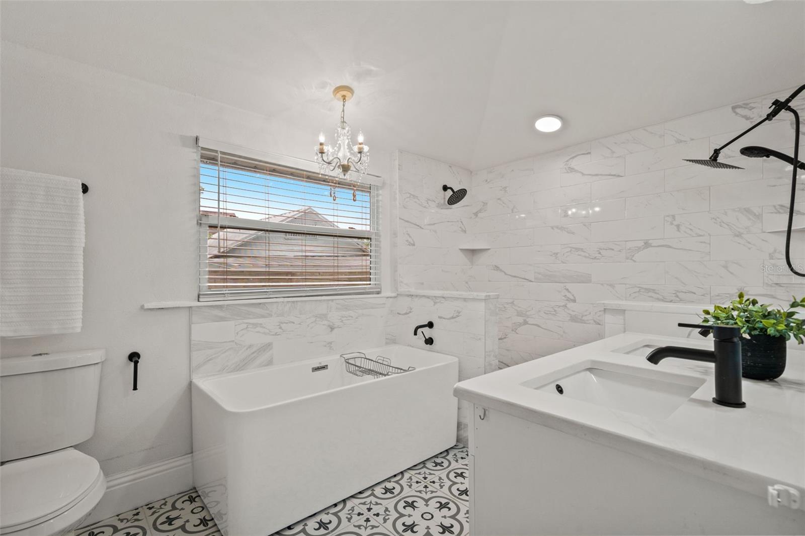 102 W NORTH ST