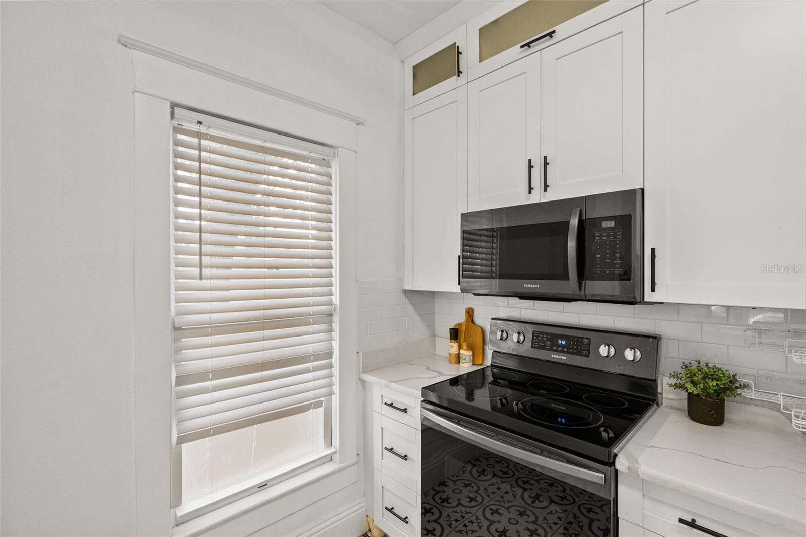 102 W NORTH ST