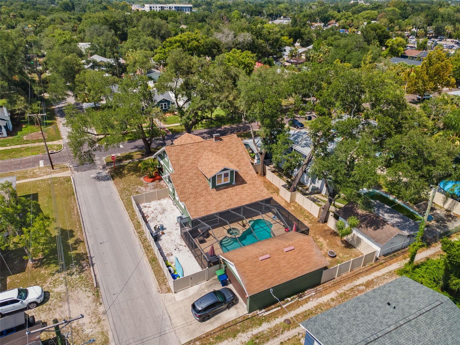 120 W COMANCHE AVE