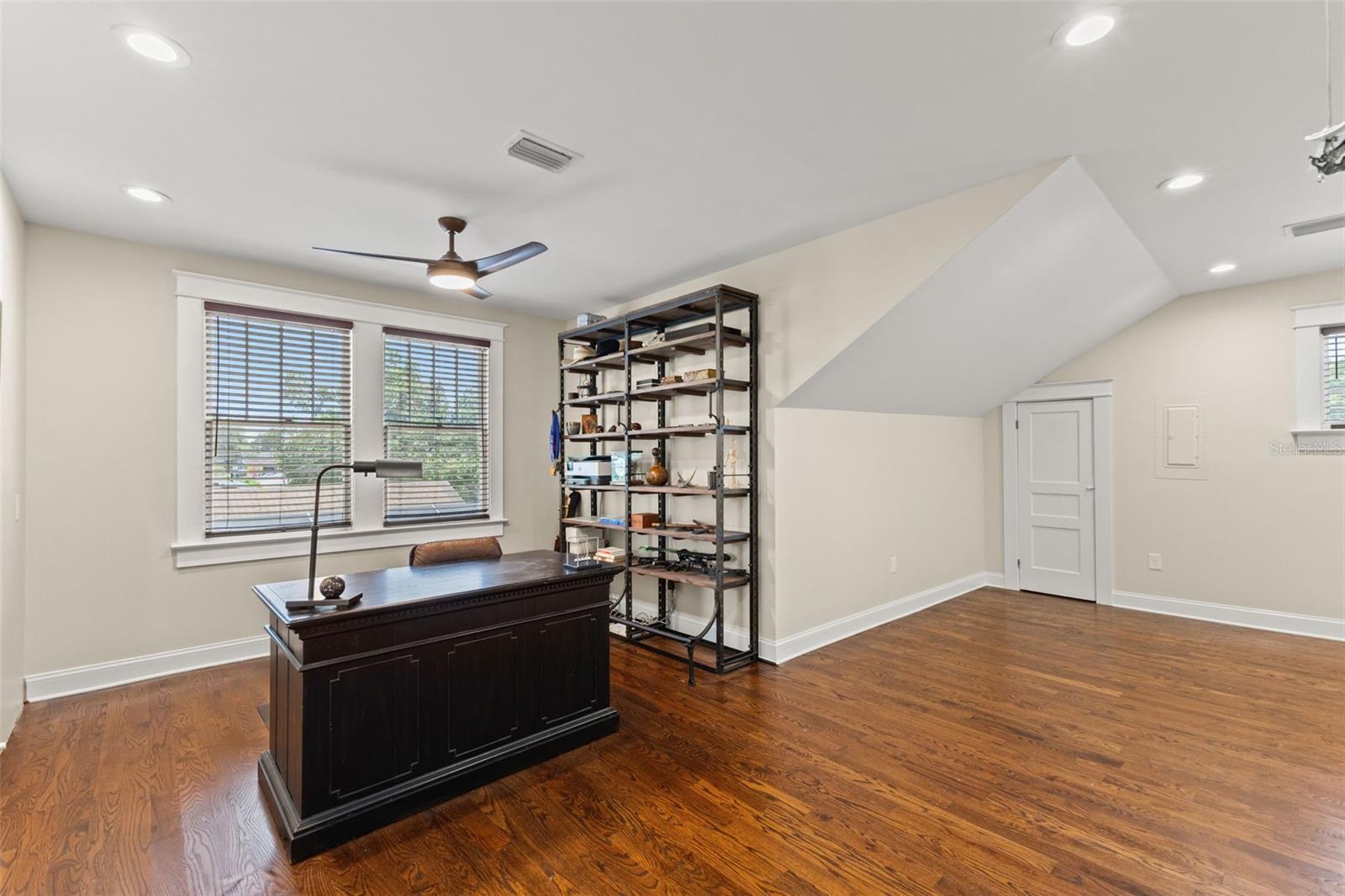 120 W COMANCHE AVE