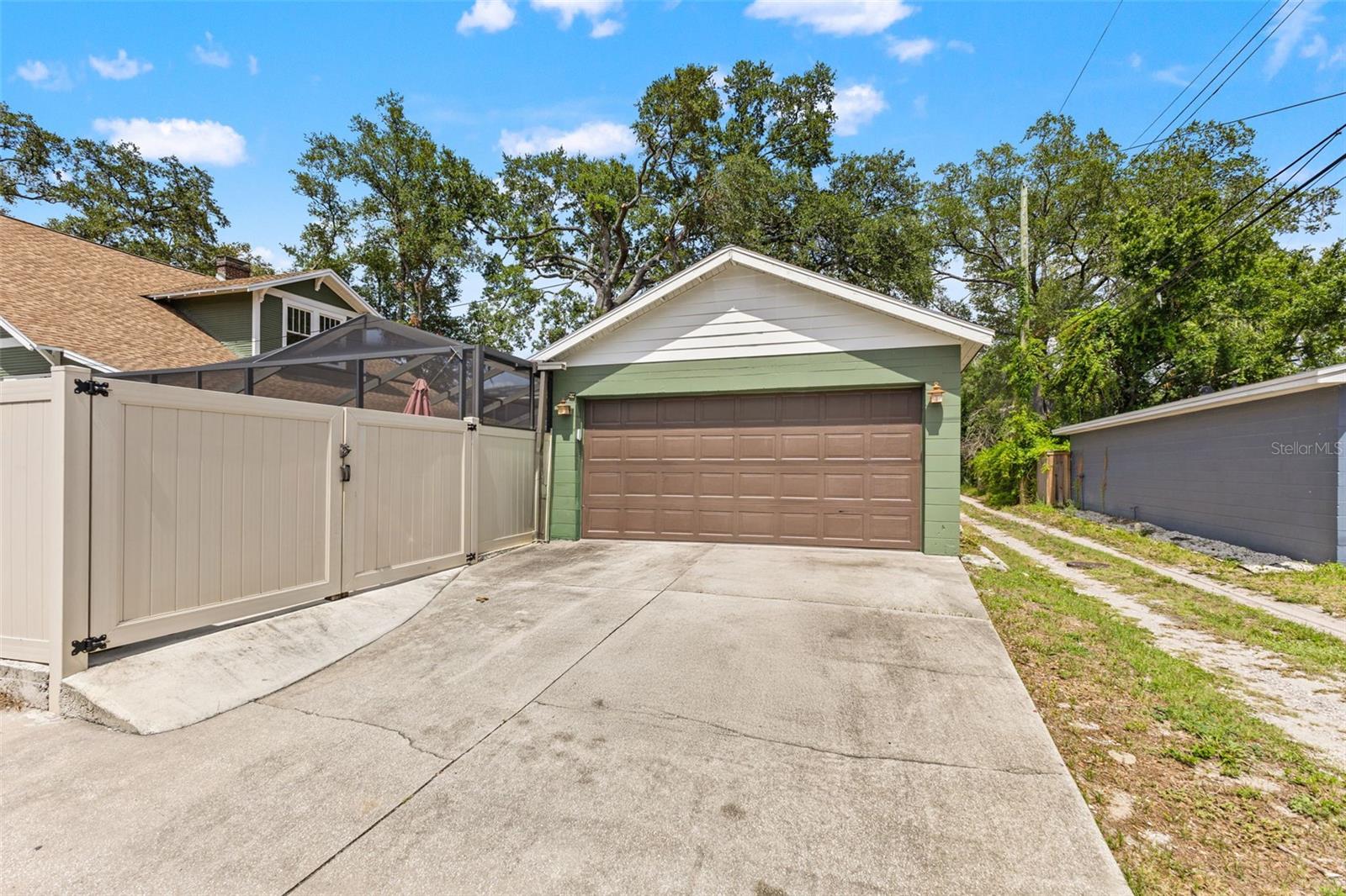 120 W COMANCHE AVE