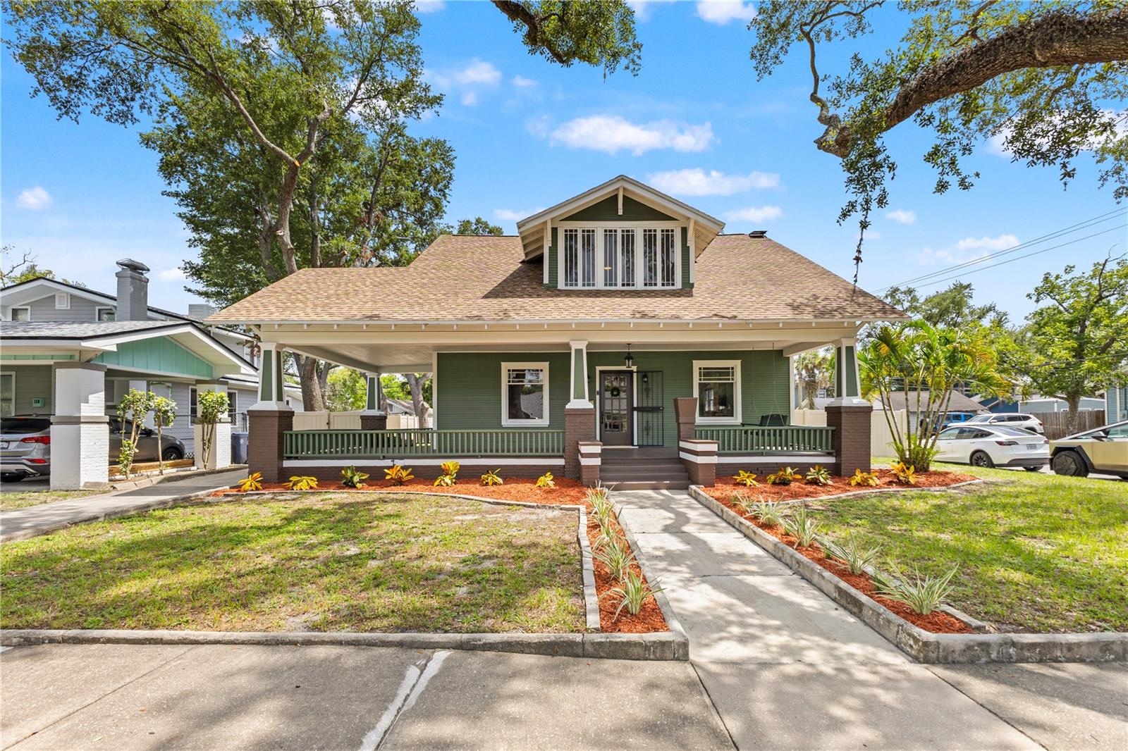 120 W COMANCHE AVE