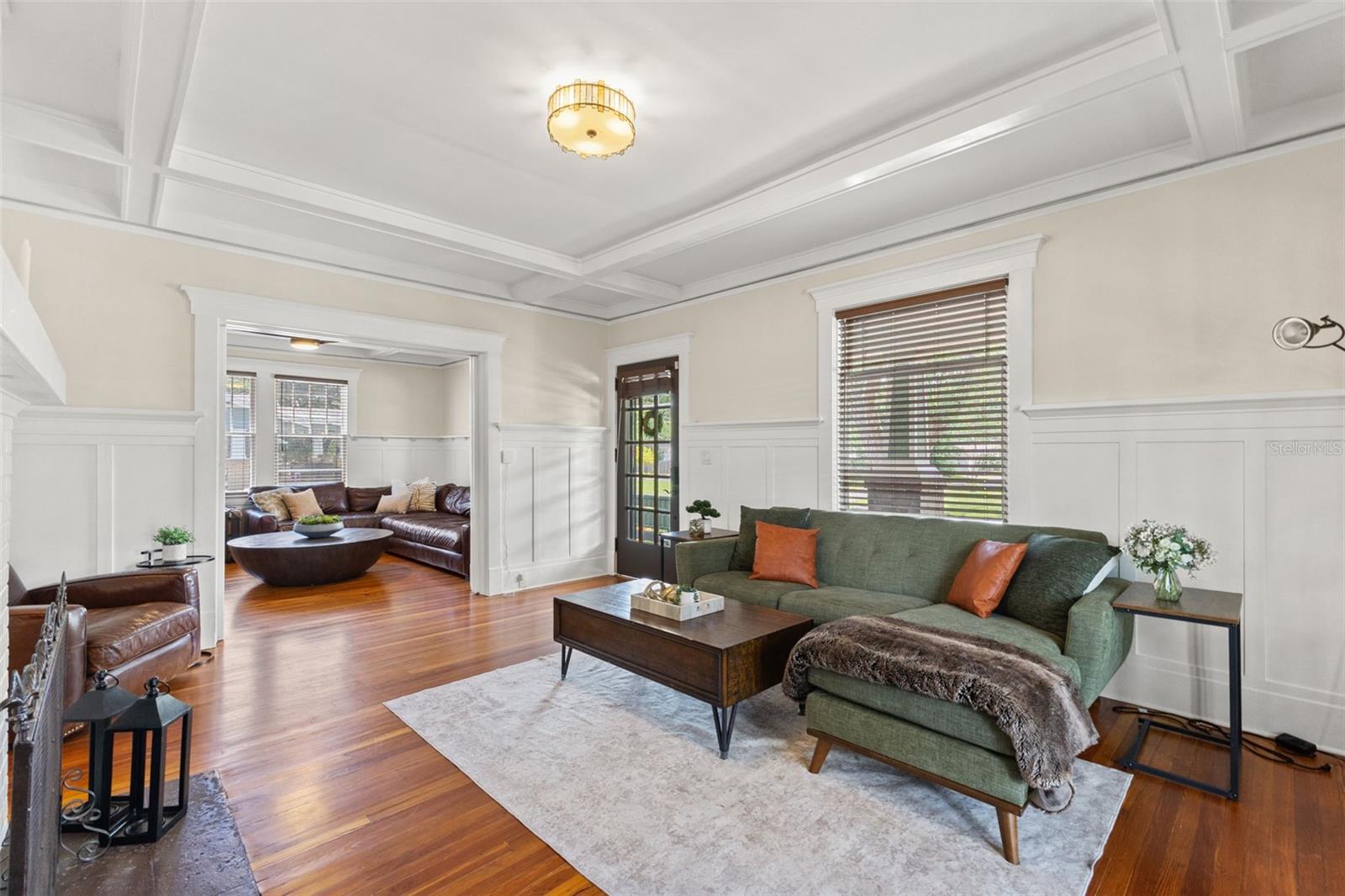 120 W COMANCHE AVE