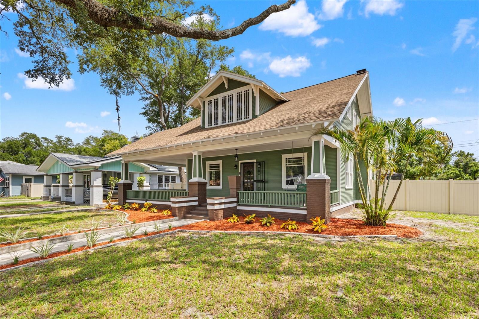 120 W COMANCHE AVE