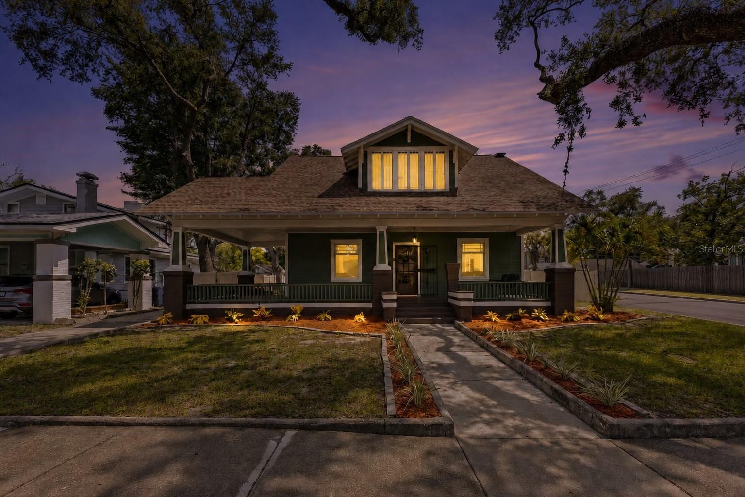 120 W COMANCHE AVE