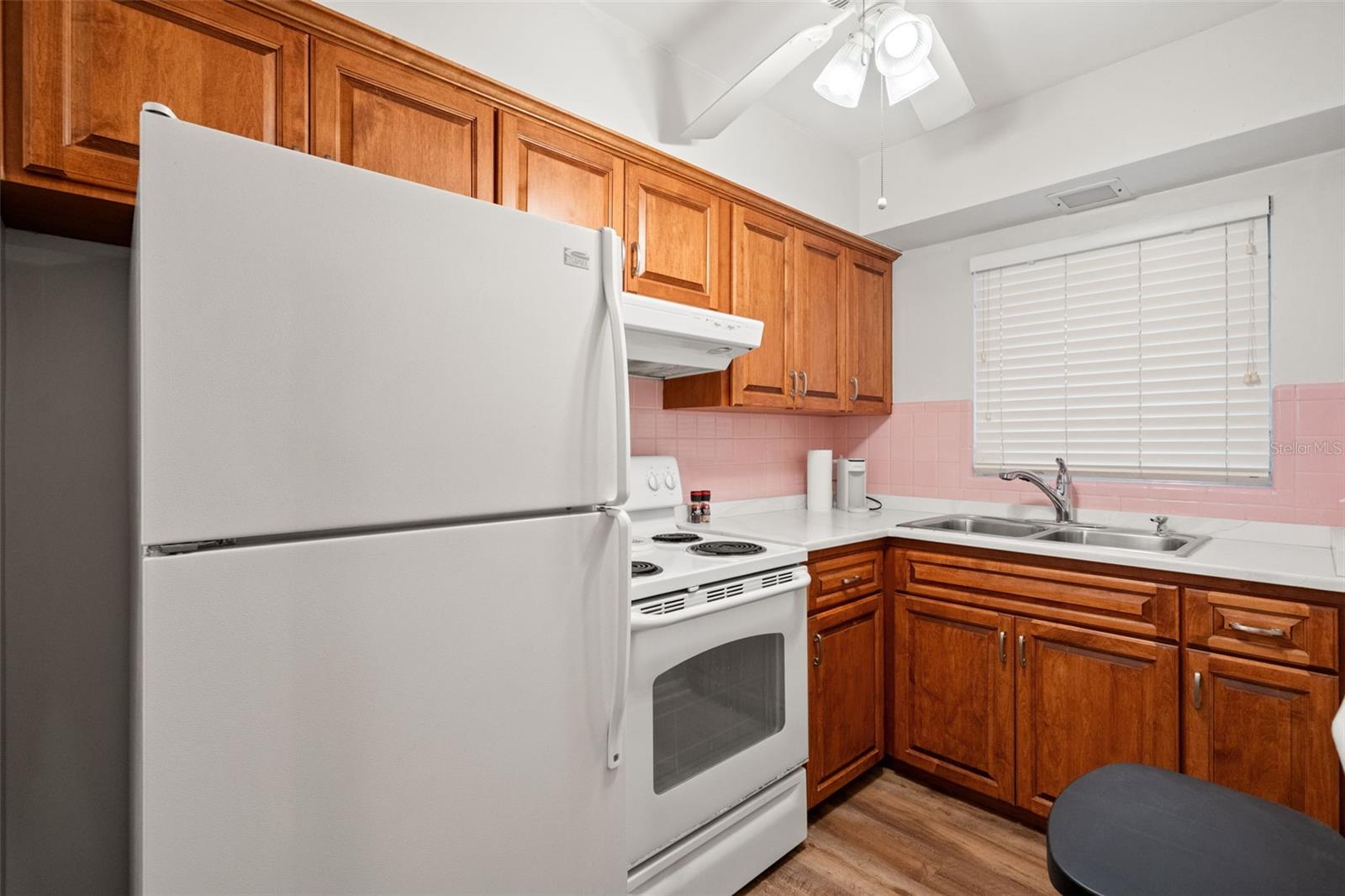 800 BEACH DR NE #10