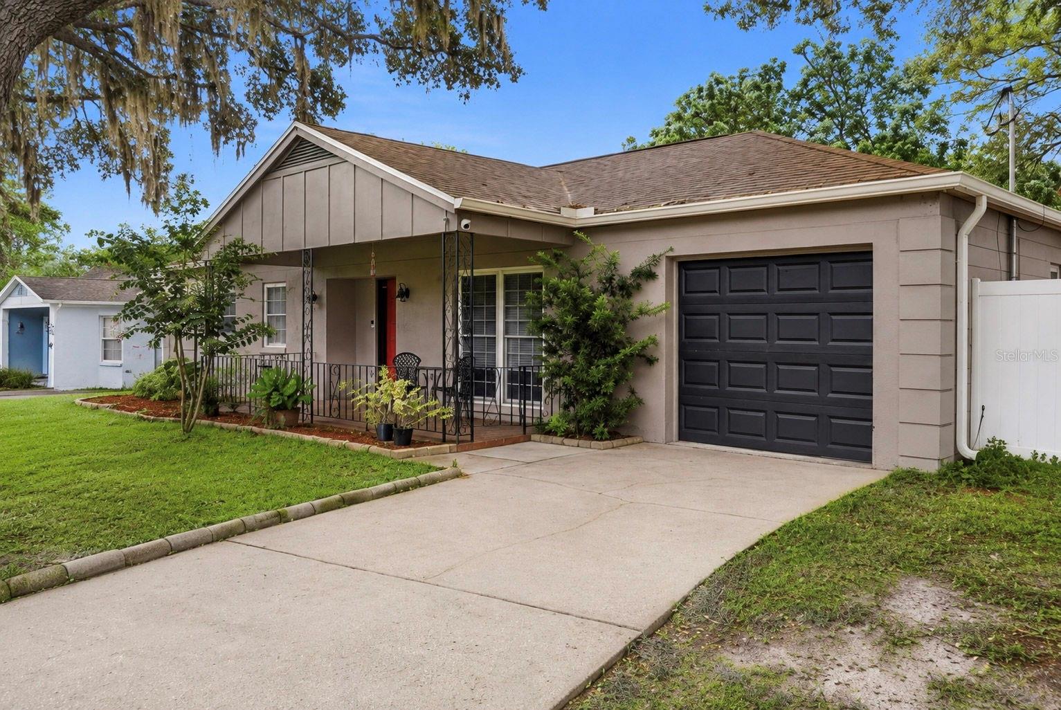 1901 E DIANA ST
