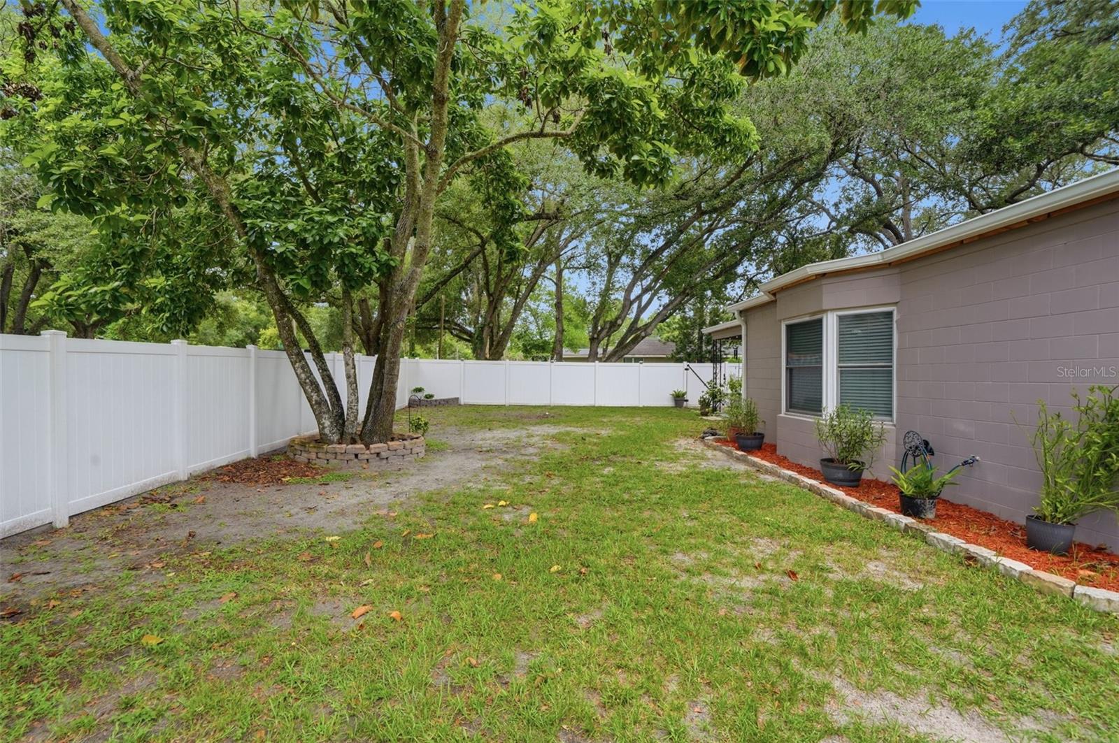 1901 E DIANA ST