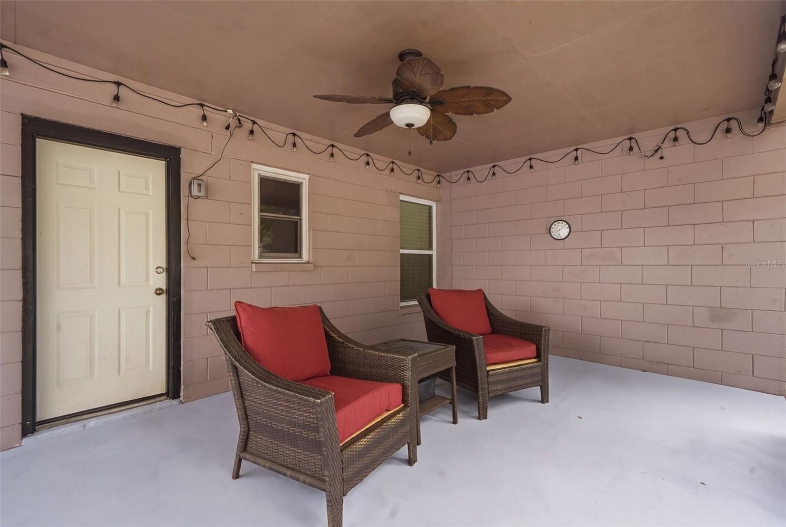 1901 E DIANA ST