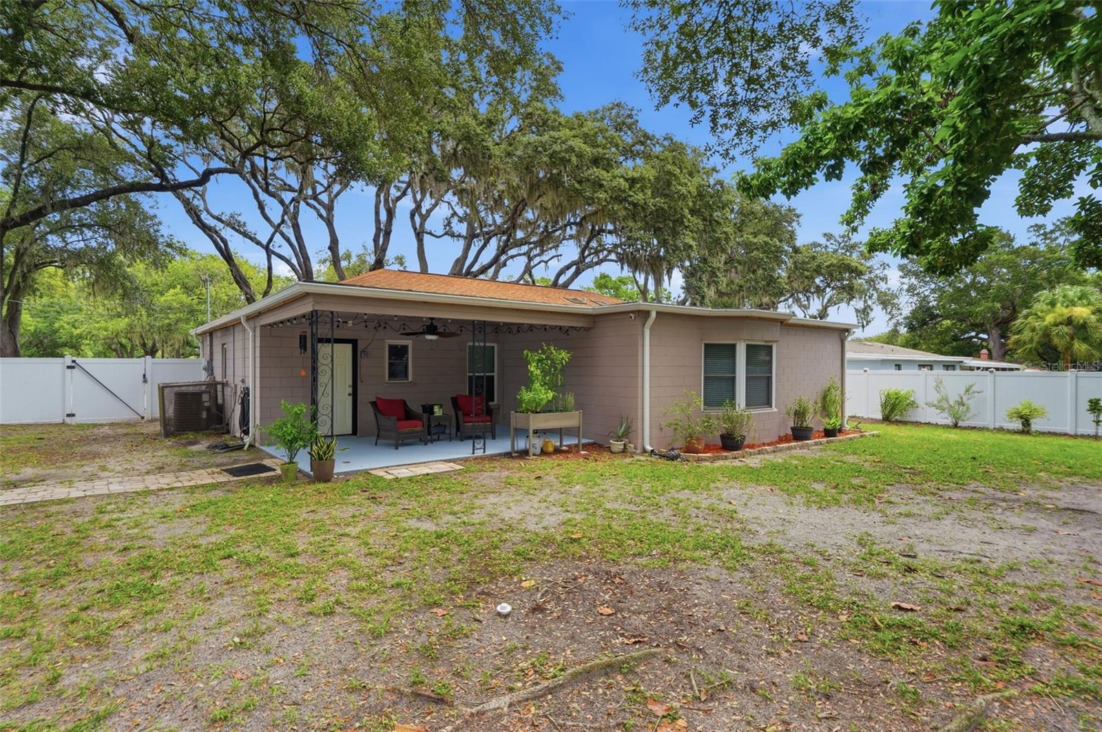 1901 E DIANA ST