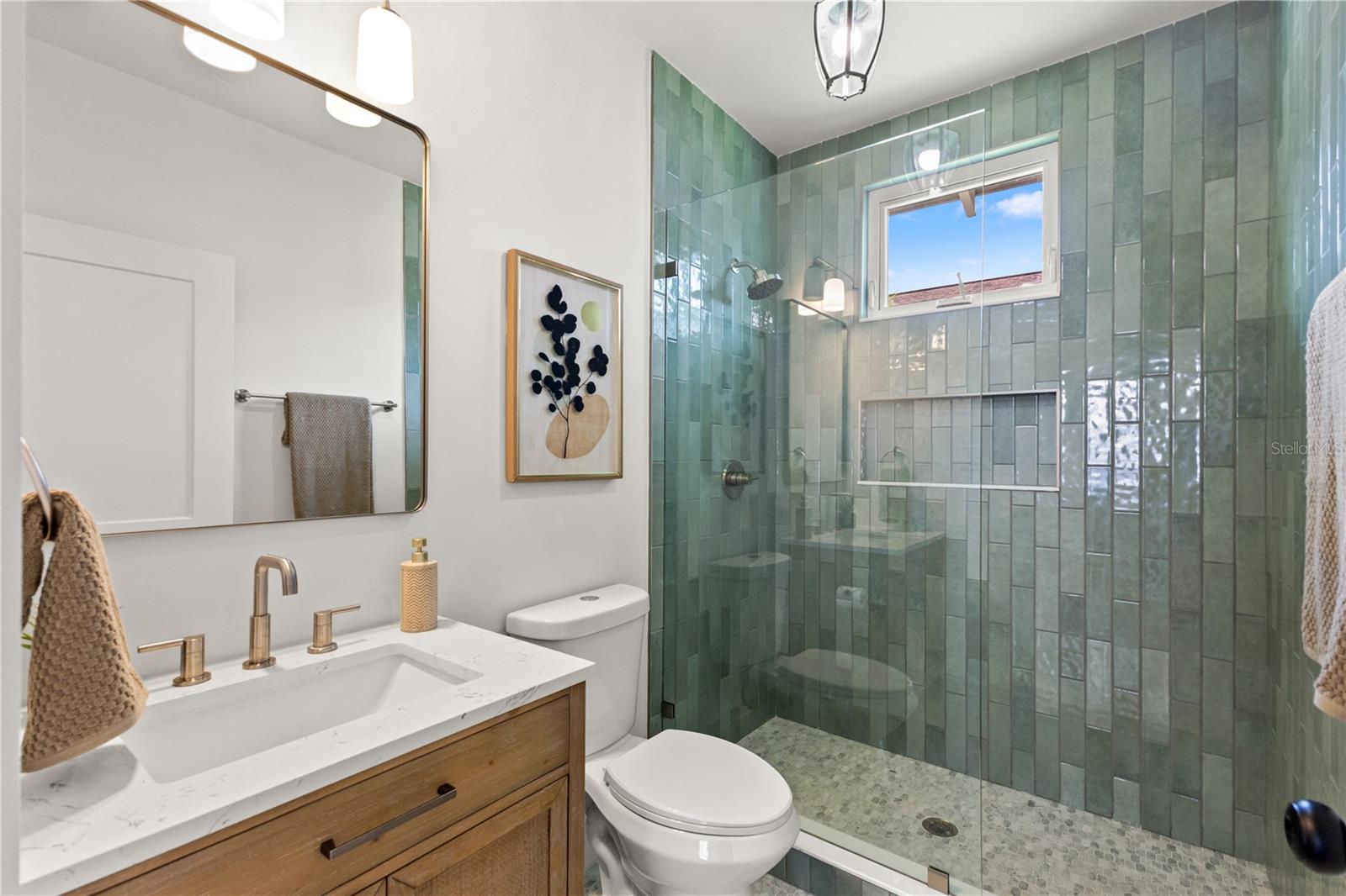 308 W ALFRED ST