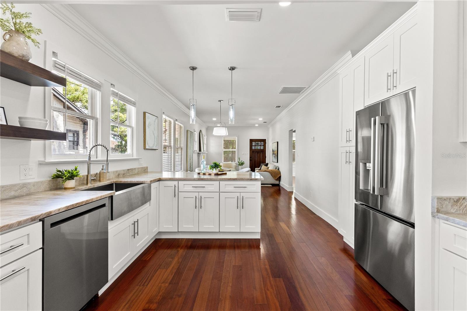 308 W ALFRED ST