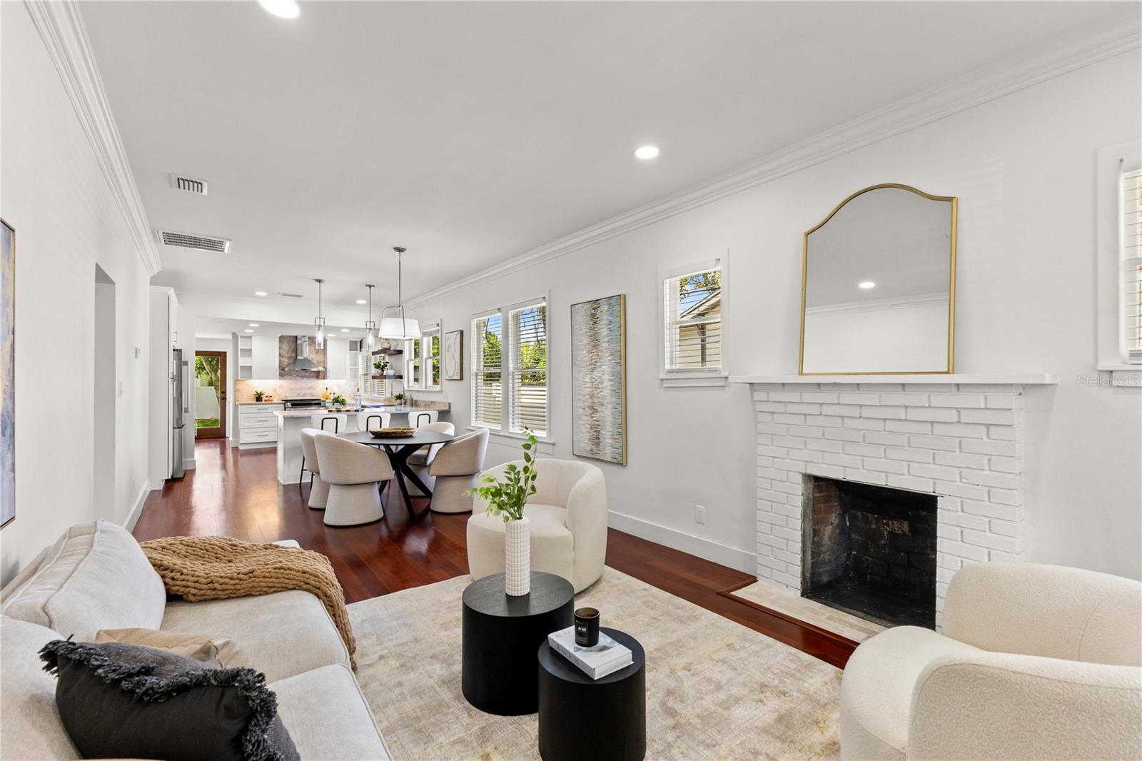 308 W ALFRED ST
