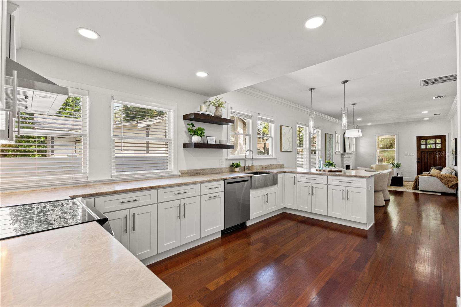 308 W ALFRED ST