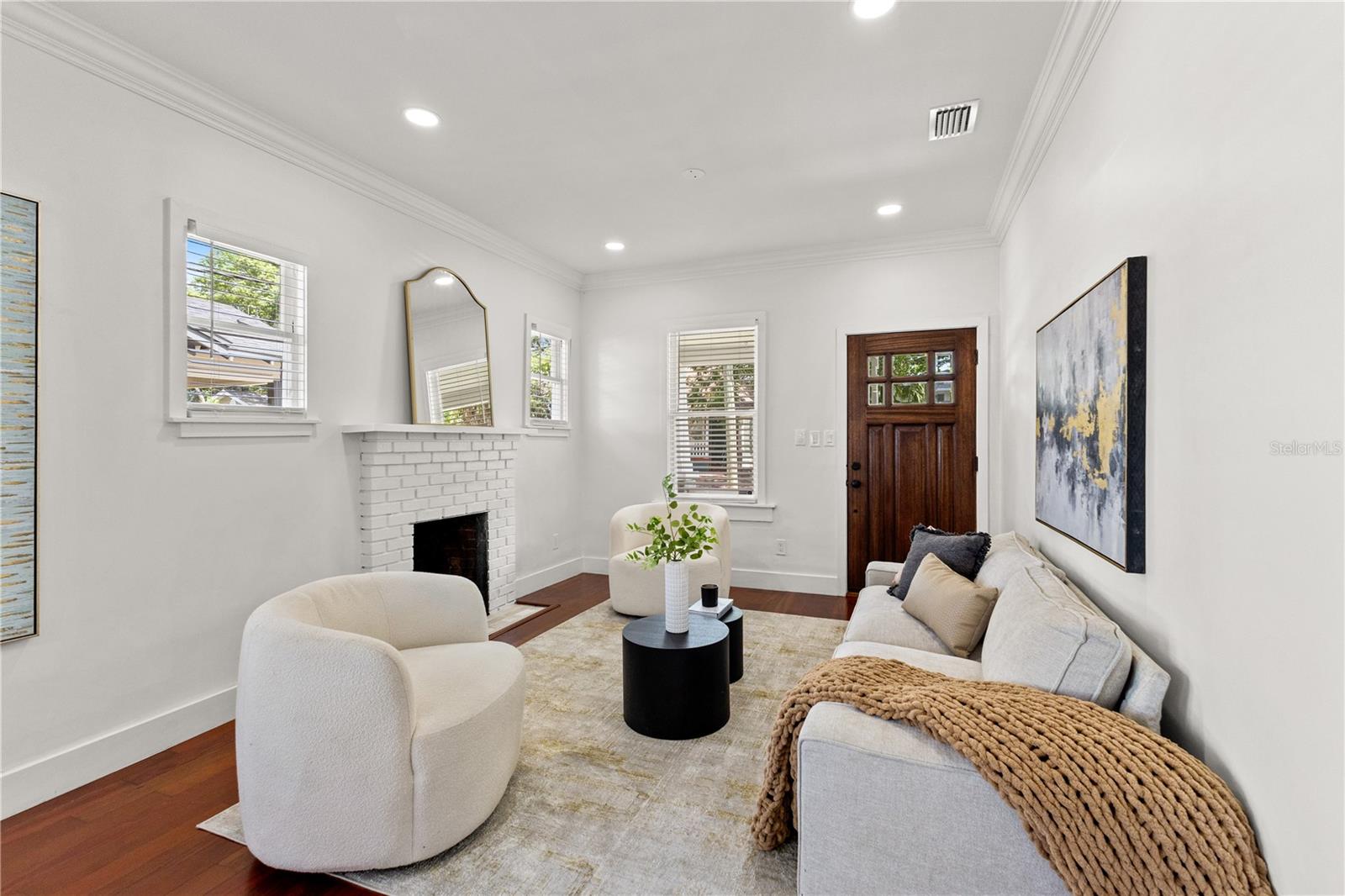 308 W ALFRED ST
