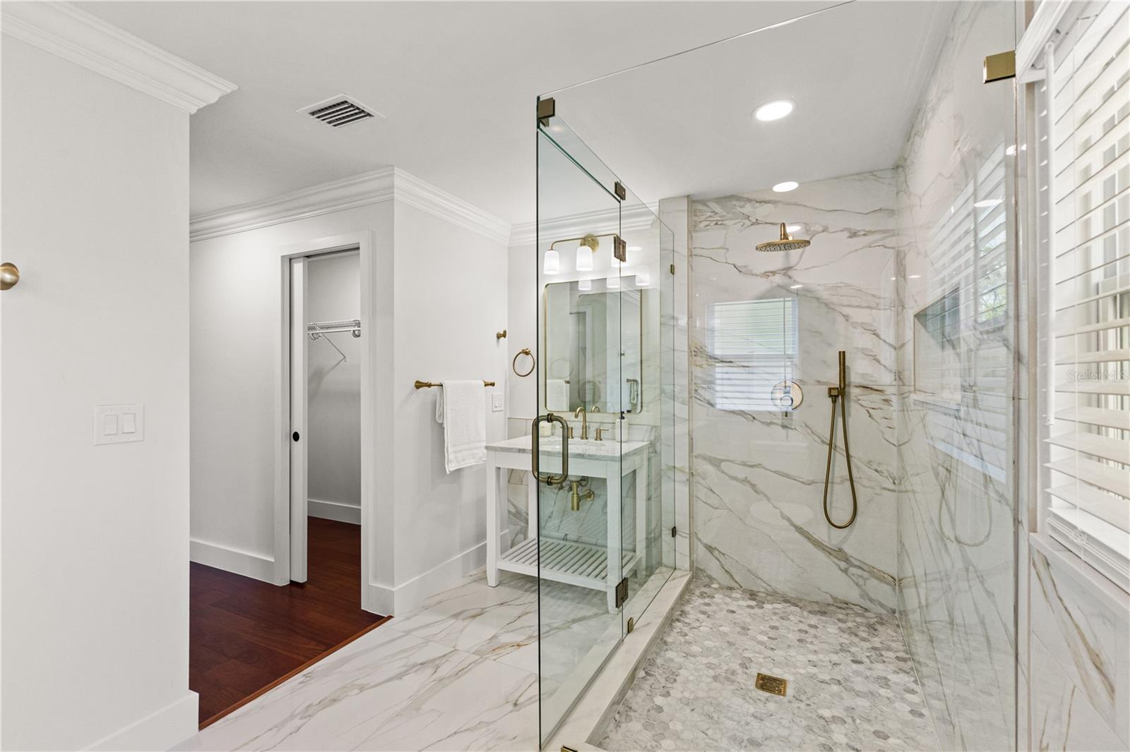 308 W ALFRED ST