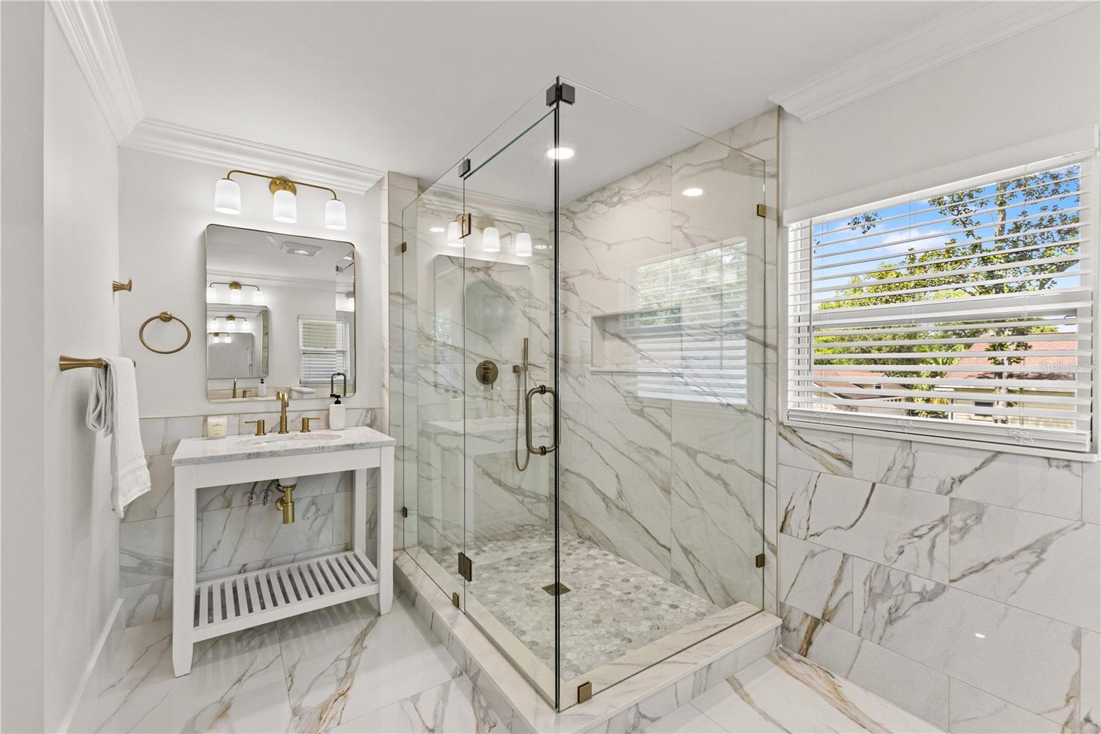 308 W ALFRED ST