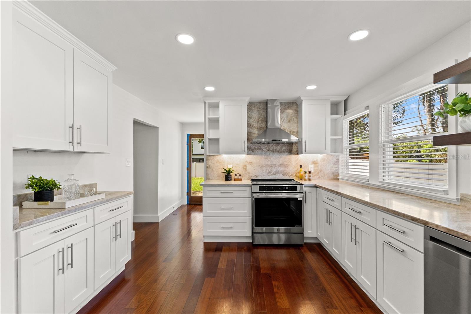 308 W ALFRED ST