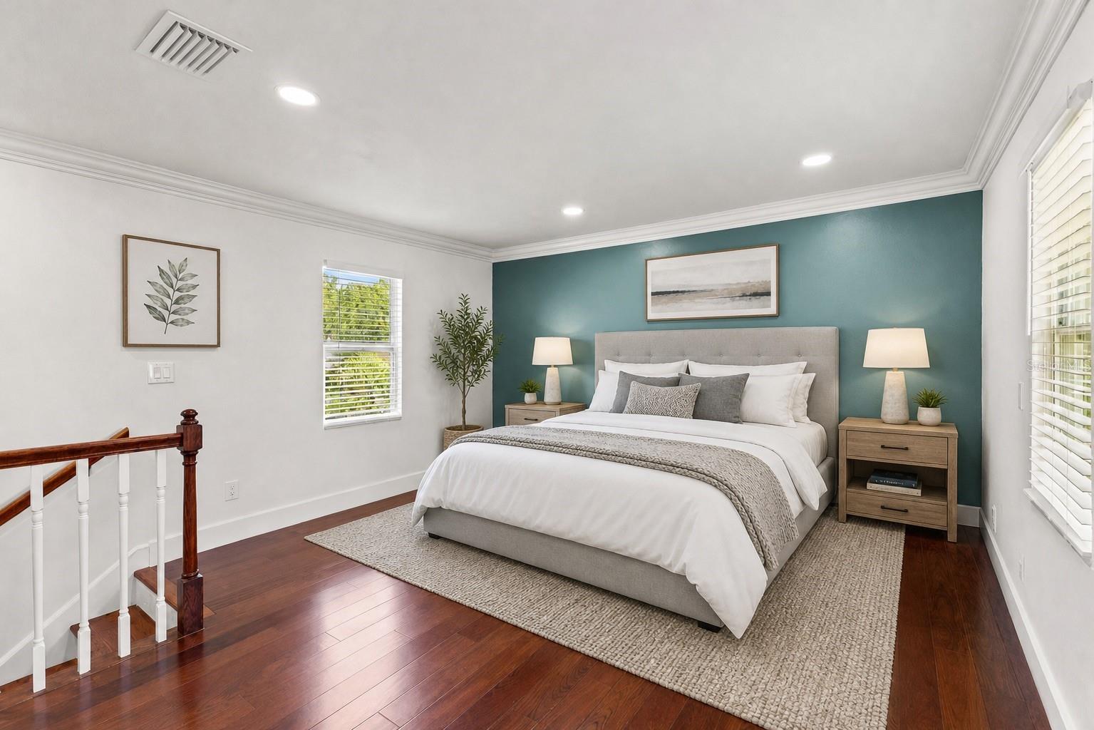 308 W ALFRED ST