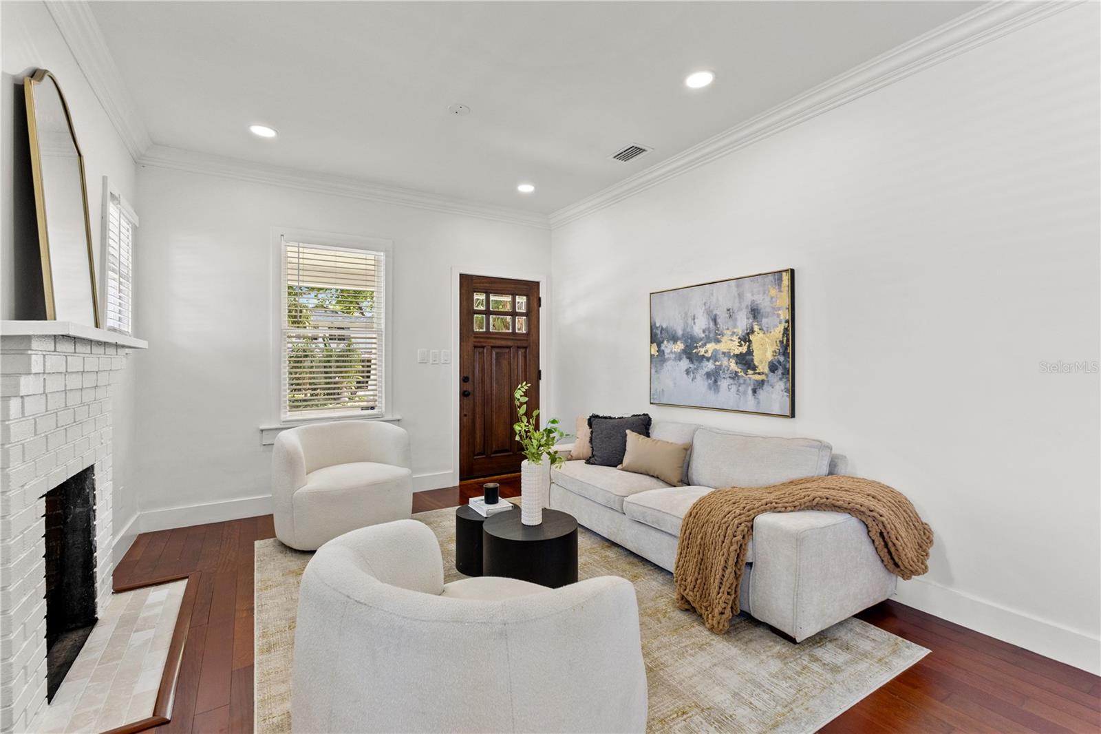 308 W ALFRED ST