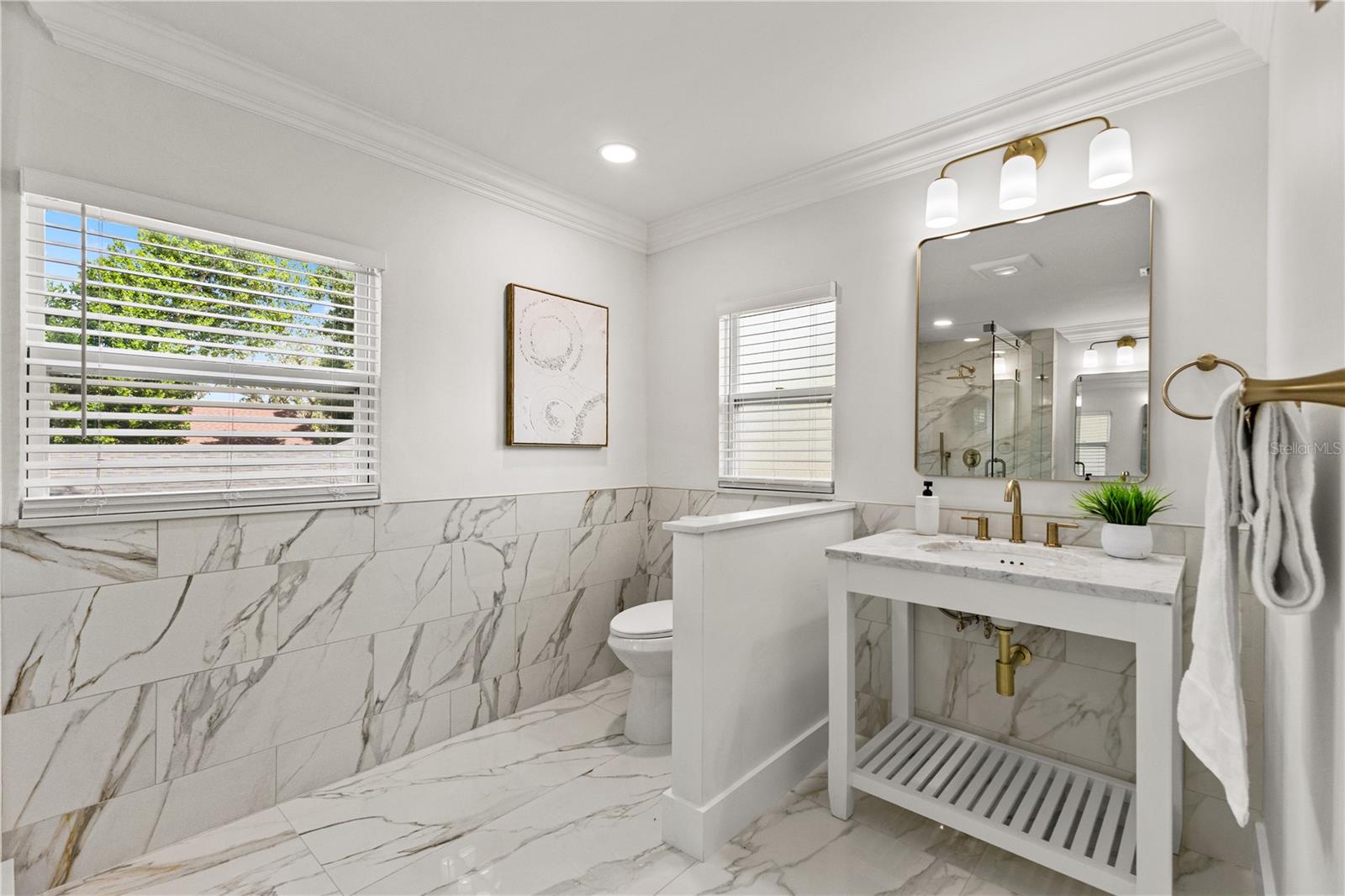 308 W ALFRED ST