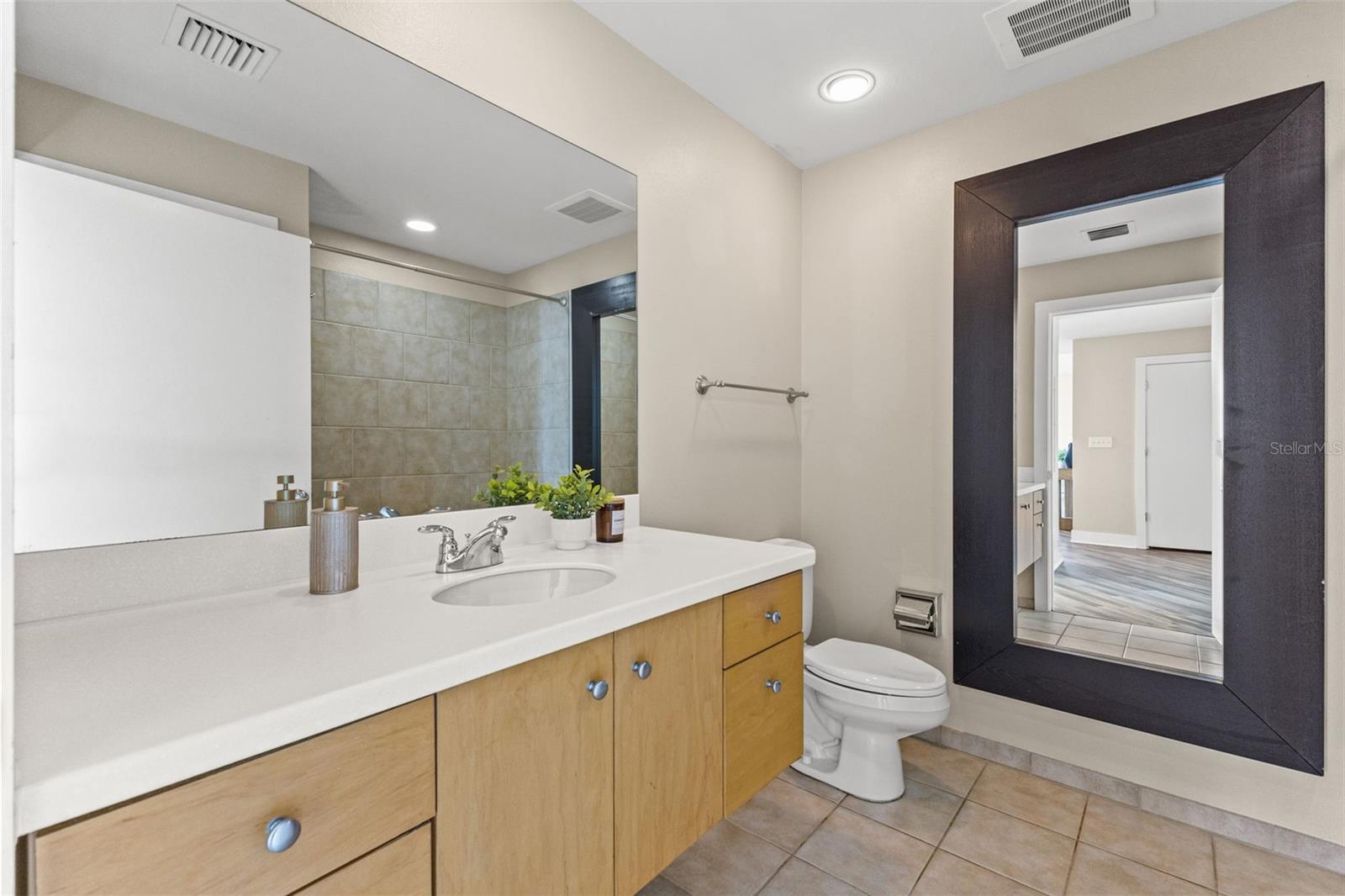 1120 E KENNEDY BLVD #1229