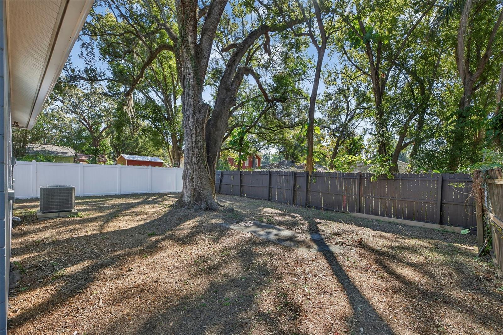 1909 E HENRY AVE