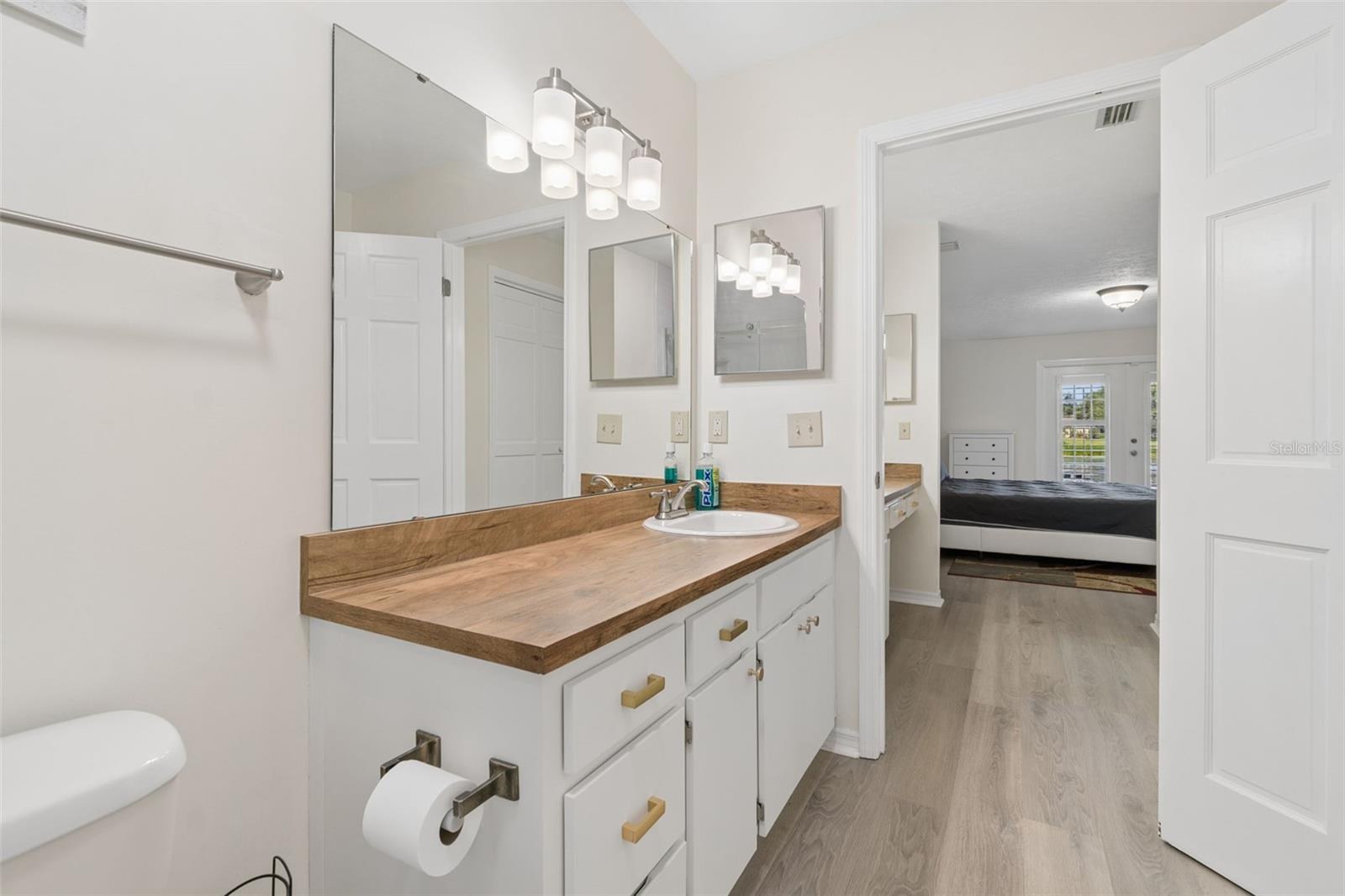 653 TIMBER POND DR