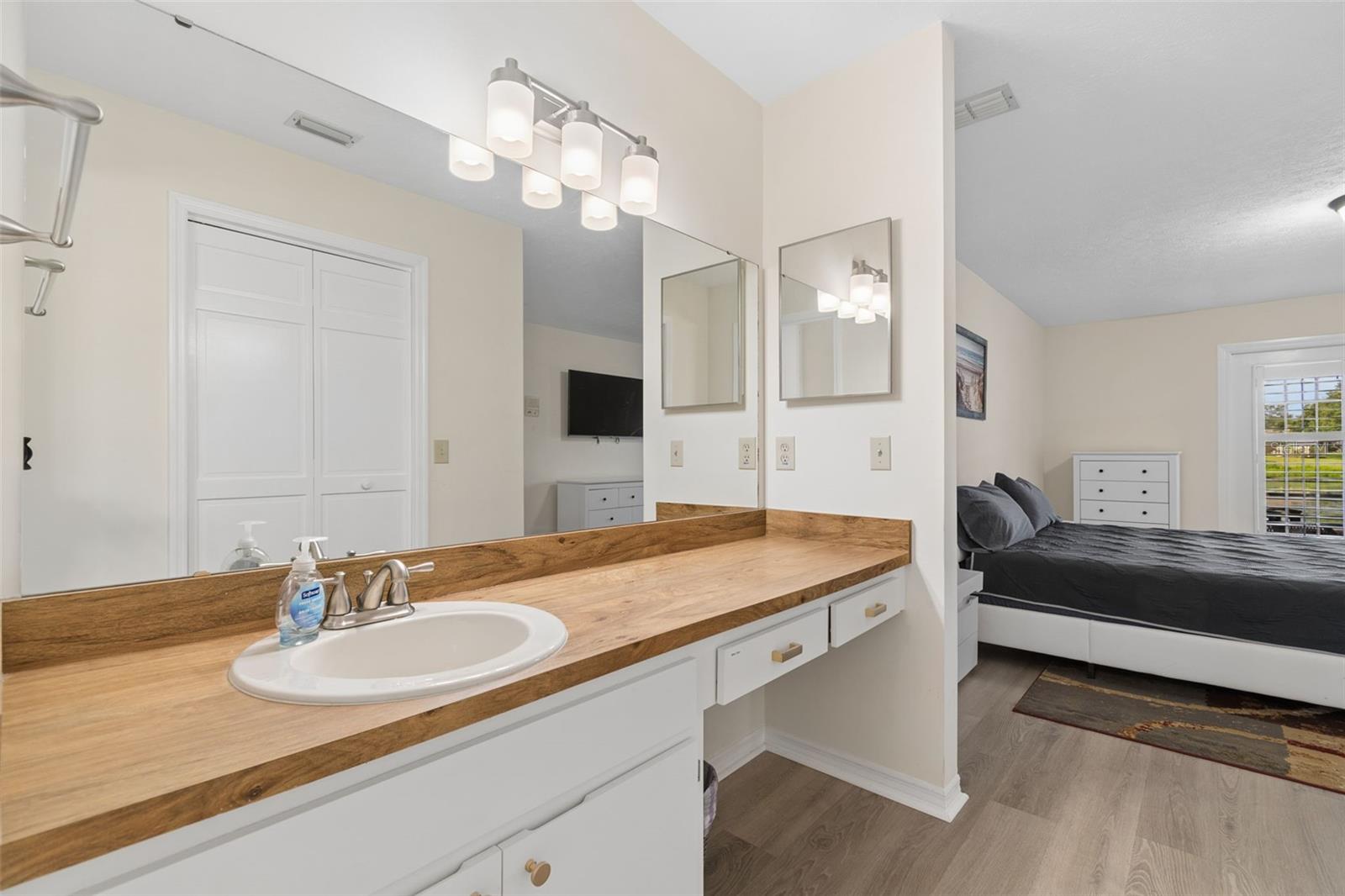 653 TIMBER POND DR