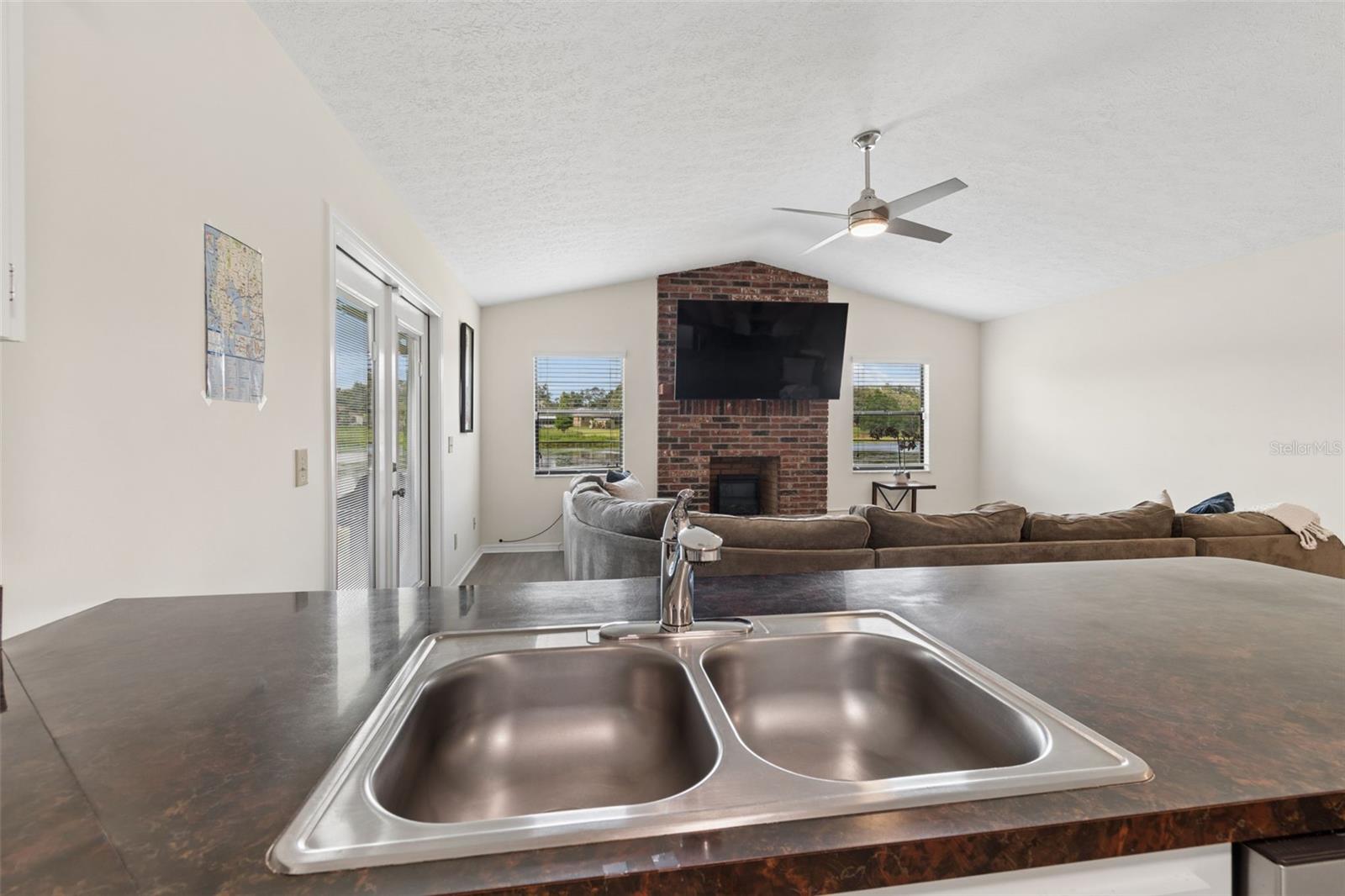 653 TIMBER POND DR