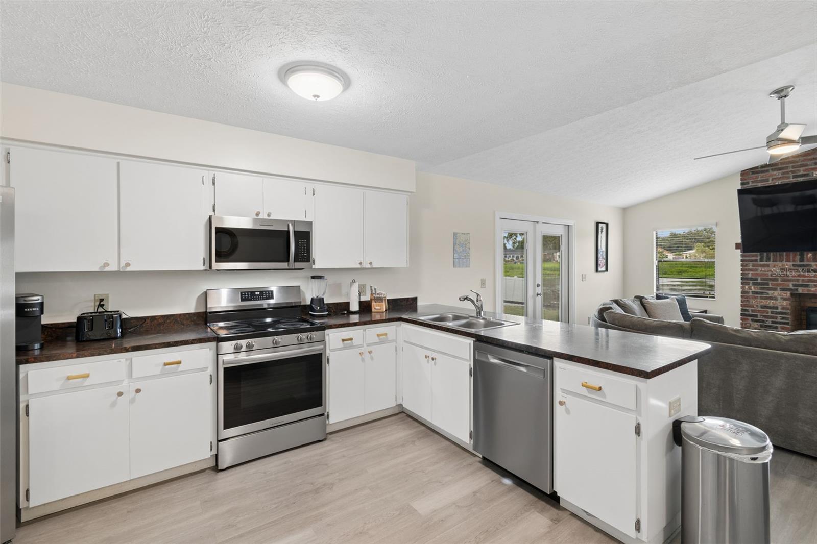 653 TIMBER POND DR