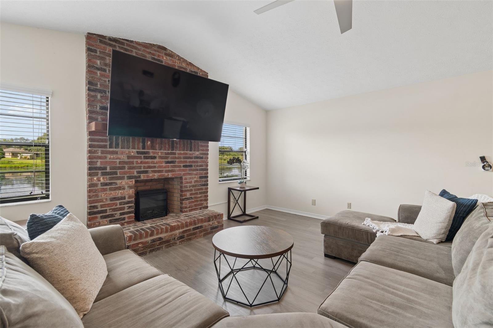 653 TIMBER POND DR