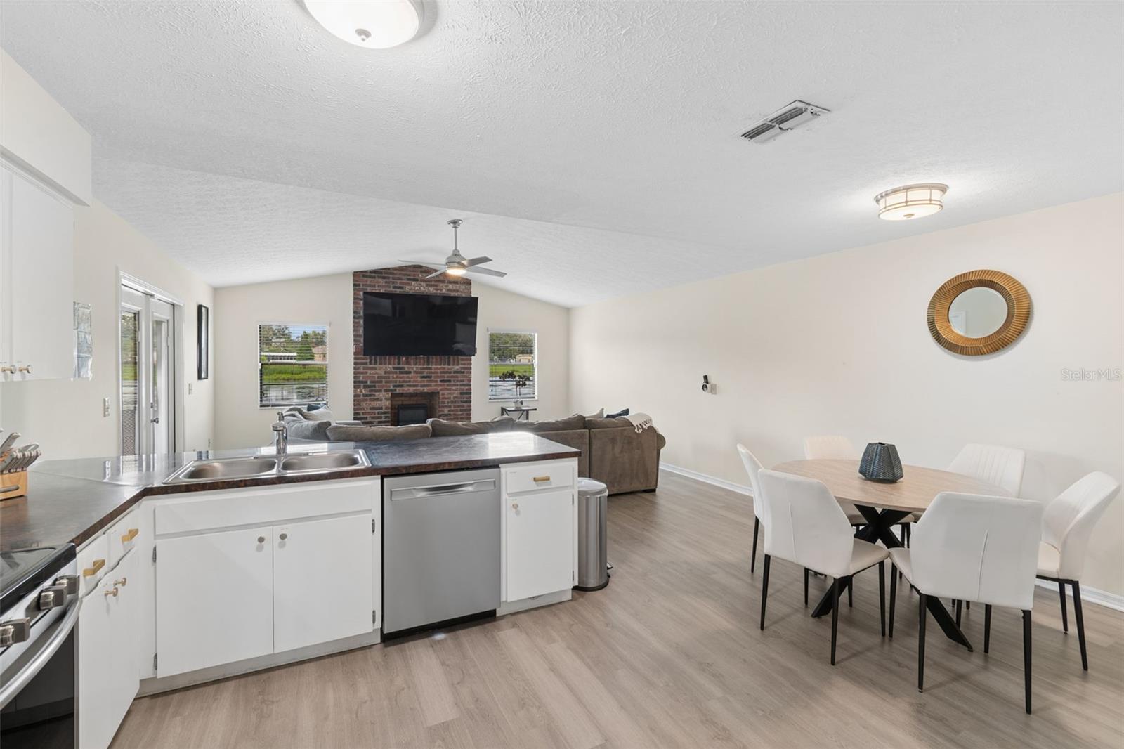 653 TIMBER POND DR